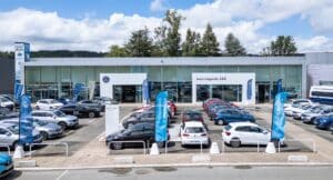 Extérieur de la concession automobile Volkswagen Jean Lagarde à Trélissac offre d'emploi automobile